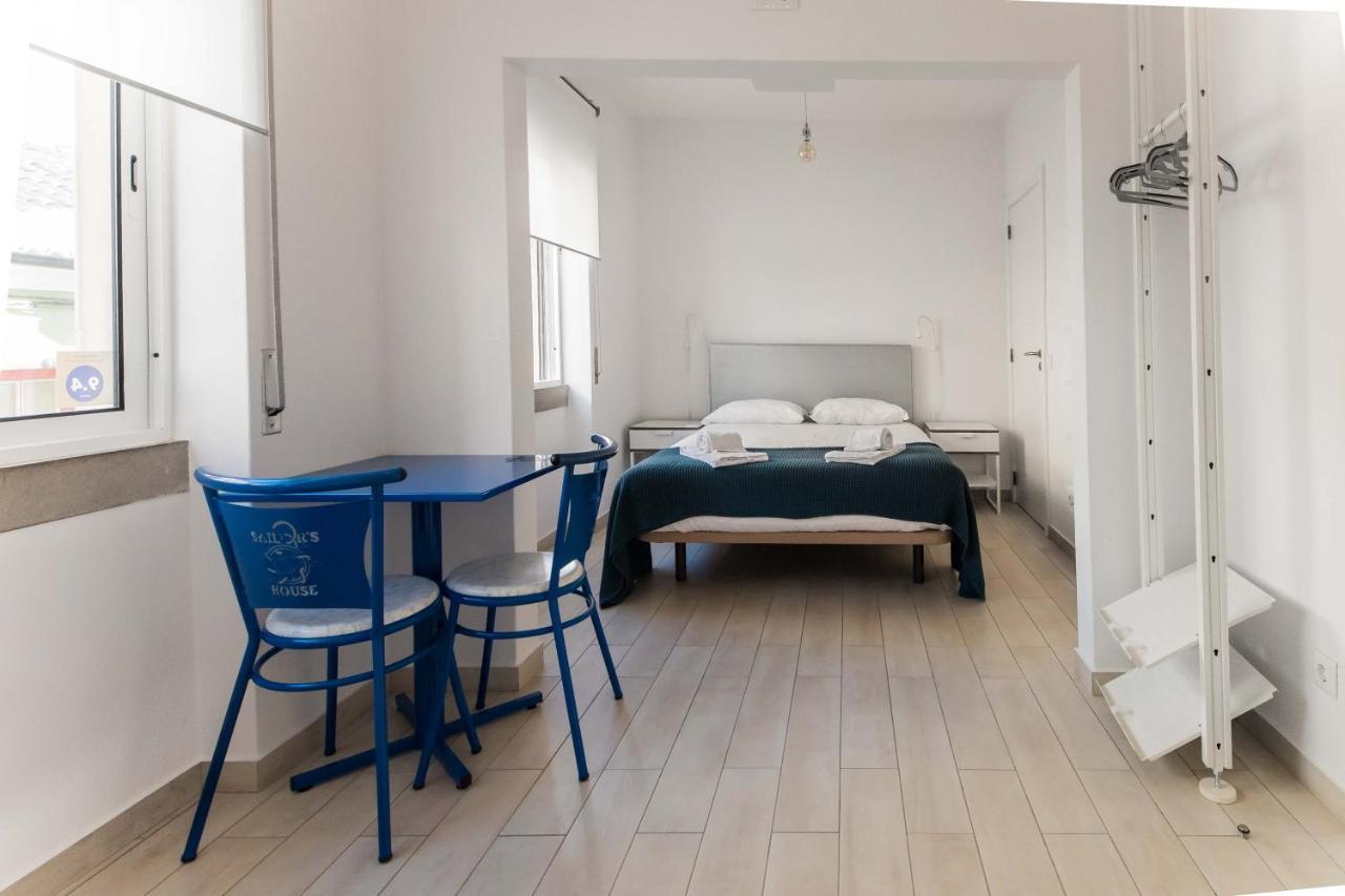 Sailor'S House Hostel Lagos Exterior photo